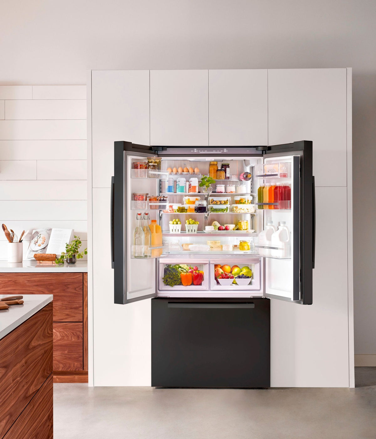 Bosch - 800 Series 21 Cu. Ft. French Door Counter-Depth Smart Refrigerator - Black stainless steel
