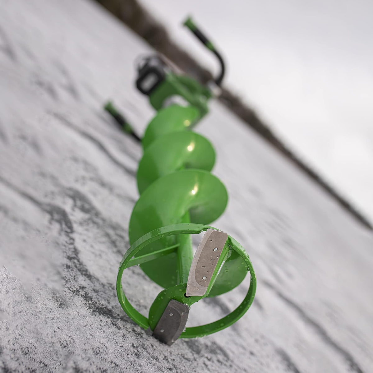 ION ICE FISHING G1 8 Electric Power Ice Fishing Auger with High Performance 4Ah 40V MAX Gen 1 Lithium-Ion Battery Green/Black