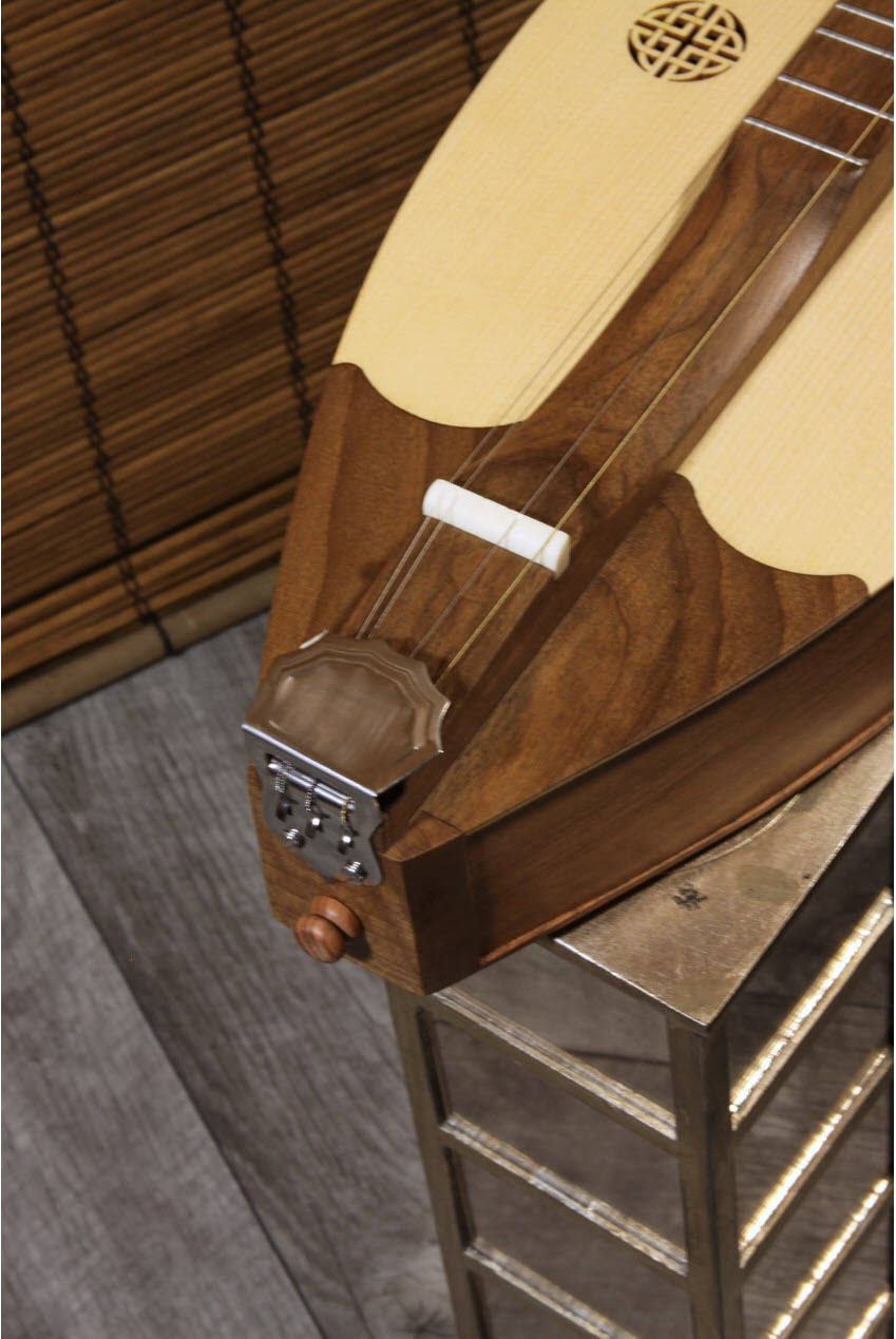 Roosebeck Grace Mountain Dulcimer 4-String Vaulted Spruce Knotwork - Walnut